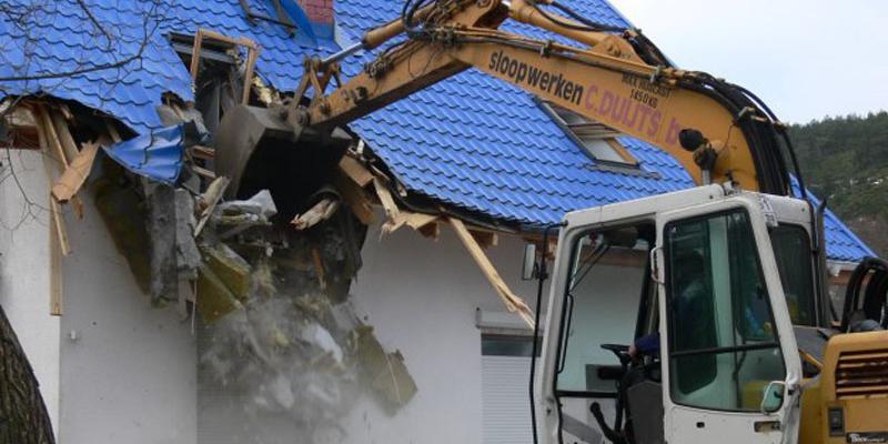 Какие самовольные постройки можно узаконить, а какие придется сносить