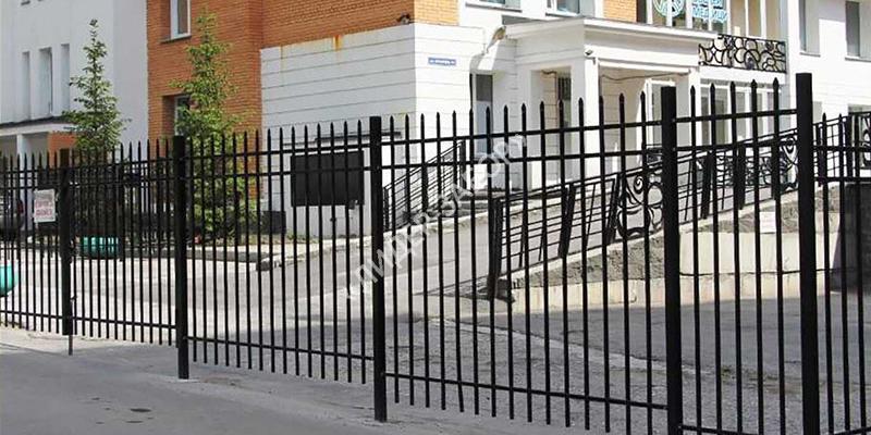 Оградить многоквартирный дом забором: как это сделать по закону сегодня