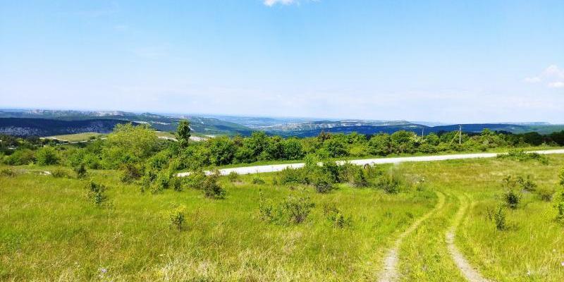 В Крыму учителям начали бесплатно давать землю