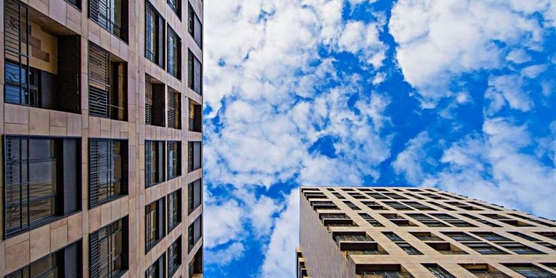 Московские новостройки: за 2022 год продажи все-таки упали, а цены все-таки выросли