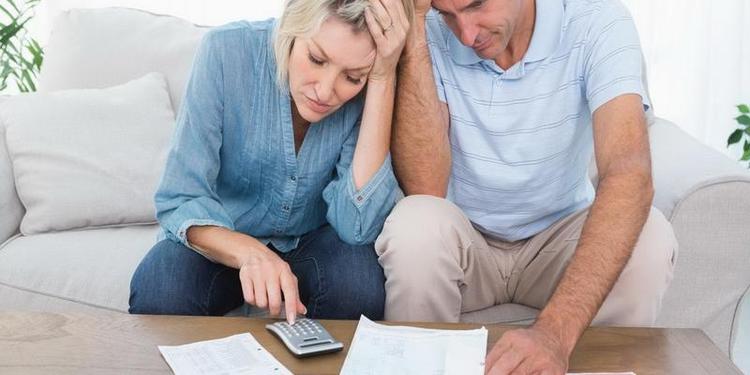 Какие последствия могут иметь неоплаченные долги одного из владельцев доли квартиры для других ее собственников: два примера