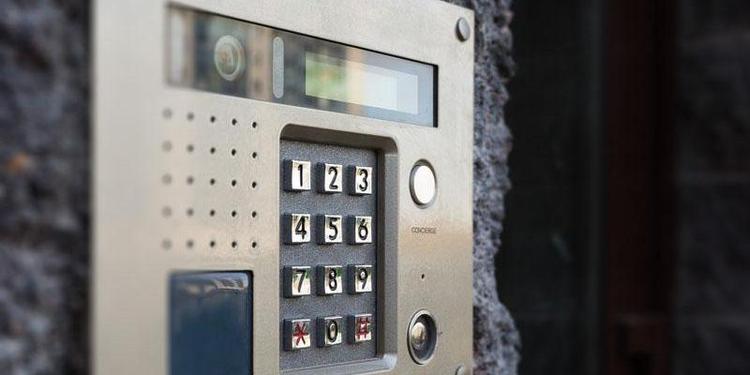 Когда плата за домофон в квитанции незаконна, счет при отсутствии трубки в квартире: отвечаю на вопросы