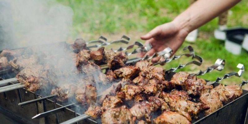 Жарить шашлык и жечь мусор: что можно по новым противопожарным правилам