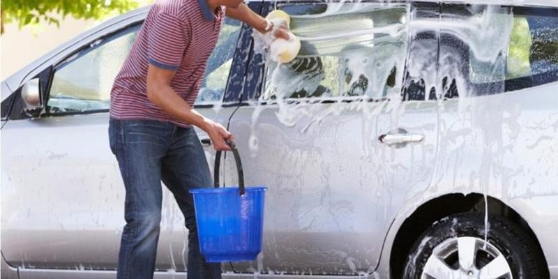 За что могут оштрафовать на даче. Парковка, шум и мытье машины