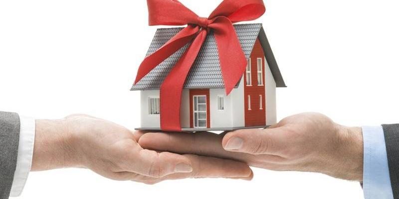 Как переписать недвижимость на другого человека