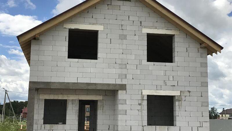 Сколько стоит построить дом из газобетона или кирпича в 2024 году