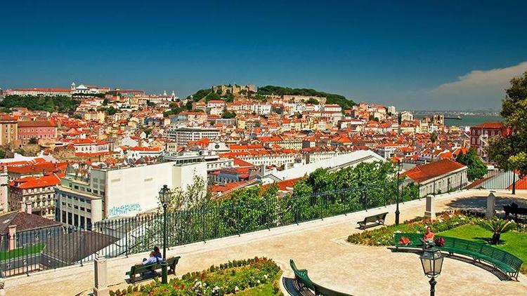 Португалия планирует вернуть налоговые льготы для иммигрантов, но не для всех