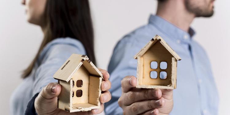 Супруги после развода получили доли в квартире, но жить в ней вместе невозможно: как решают суды такие споры