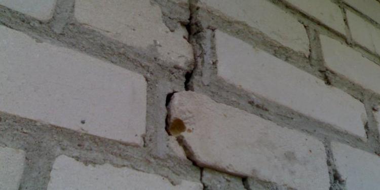 Исправьте по гарантии! Как заставить застройщика устранить дефекты многоквартирного дома