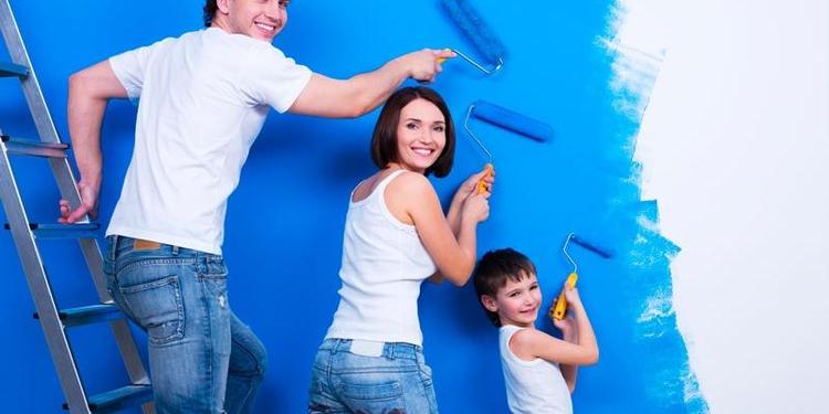 Россияне массово задумались о ремонте дома: как обойтись без кредита