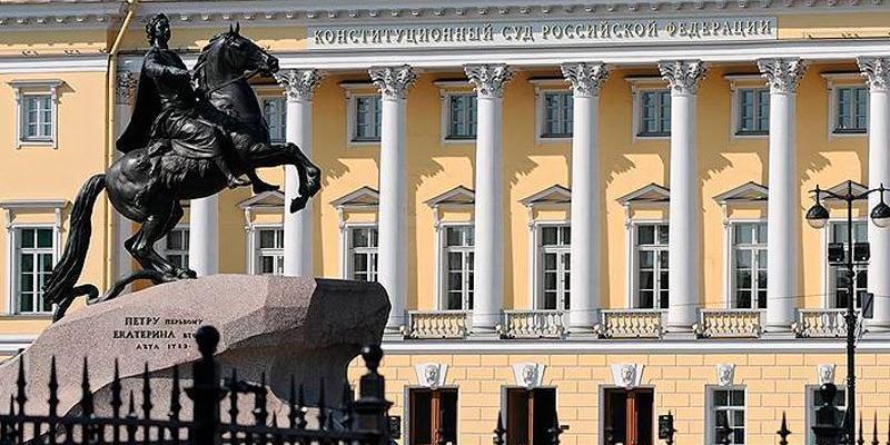 Отца с дочерью оставили без квартиры, так как они жили не по месту регистрации: мнение Конституционного суда