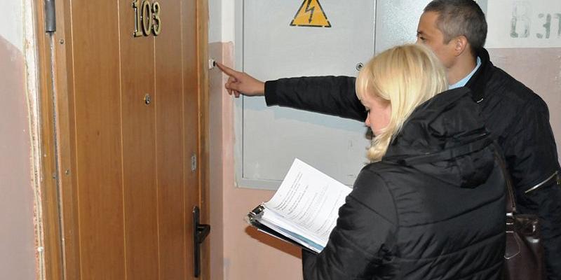 Россиян решили обязать впускать в квартиры незнакомцев из служб ЖКХ: в чем риски